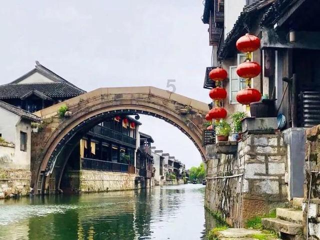 违规驾校藏匿山顶 被无人机一眼“揪出”